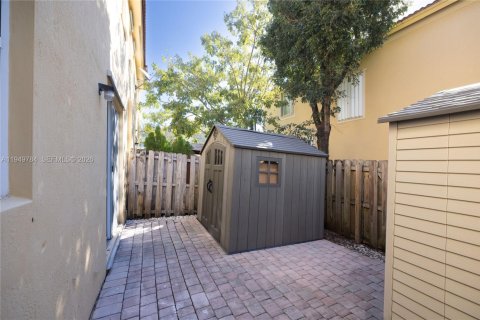 Купить таунхаус в Дорал, Флорида 3 спальни, 147.62м2, № 2006427 - фото 10