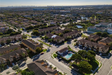 Купить таунхаус в Дорал, Флорида 3 спальни, 147.62м2, № 2006427 - фото 20