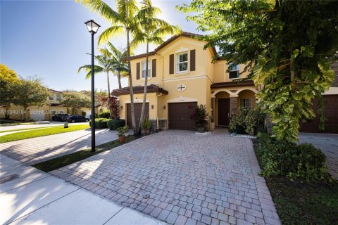 Купить таунхаус в Дорал, Флорида 3 спальни, 147.62м2, № 2006427 - фото 3