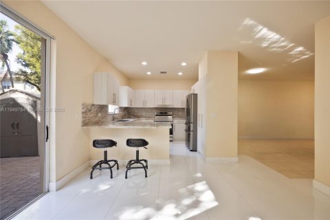 Купить таунхаус в Дорал, Флорида 3 спальни, 147.62м2, № 2006427 - фото 9