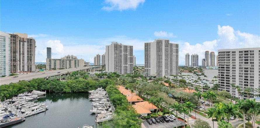 Кондоминиум с 2 спальнями в Авентура, Флорида № 2019629