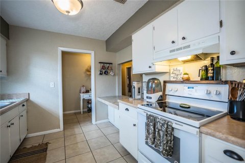 House in Winter Haven, Florida 3 bedrooms, 130.43 sq.m. № 1911517 - photo 8