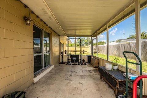 House in Winter Haven, Florida 3 bedrooms, 130.43 sq.m. № 1911517 - photo 19