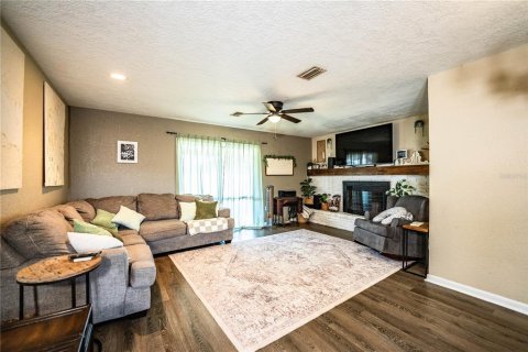 House in Winter Haven, Florida 3 bedrooms, 130.43 sq.m. № 1911517 - photo 5