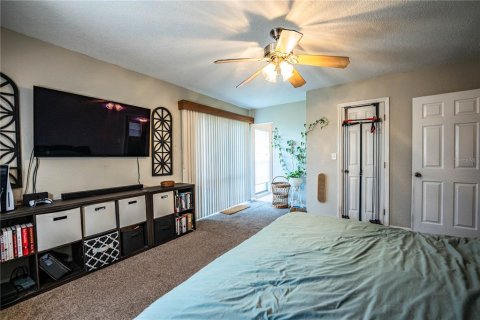 House in Winter Haven, Florida 3 bedrooms, 130.43 sq.m. № 1911517 - photo 11