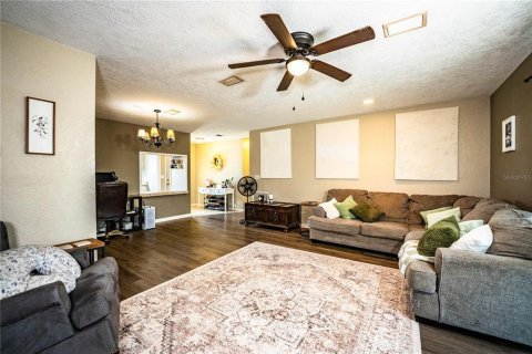 House in Winter Haven, Florida 3 bedrooms, 130.43 sq.m. № 1911517 - photo 3