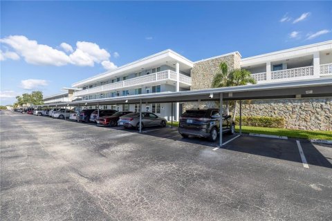 Condo in Saint Petersburg, Florida, 2 bedrooms  № 1446416 - photo 26