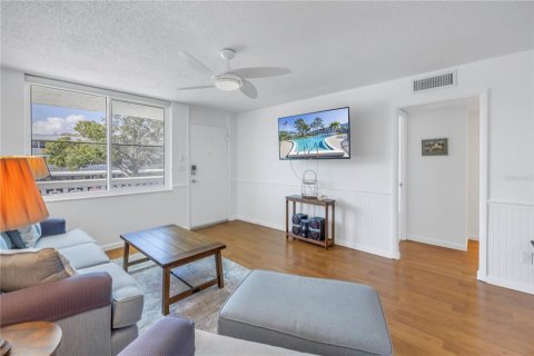 Condo in Saint Petersburg, Florida, 2 bedrooms  № 1446416 - photo 6