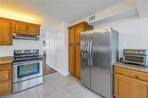 Condo in Saint Petersburg, Florida, 2 bedrooms  № 1446416 - photo 9