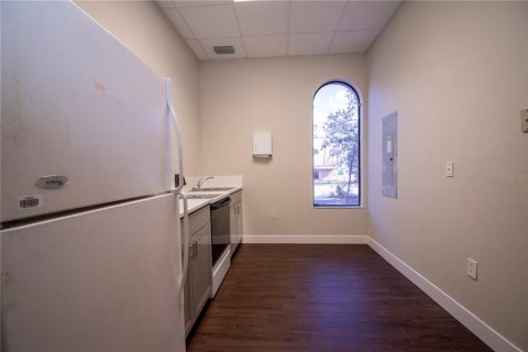 Propiedad comercial en alquiler en Port Charlotte, Florida № 1544781 - foto 6