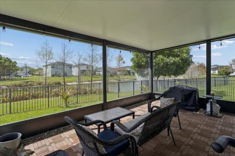 Купить виллу или дом в Уэст-Палм-Бич, Флорида 5 спален, 211.26м2, № 2057135 - фото 8