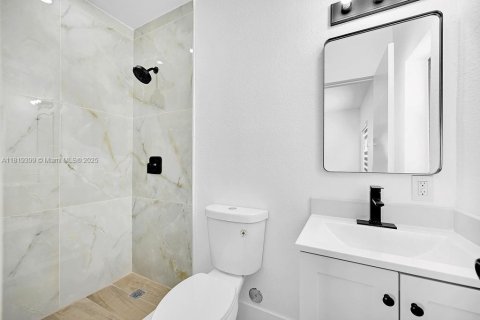 House in North Miami, Florida 3 bedrooms, 119.84 sq.m. № 1779901 - photo 20