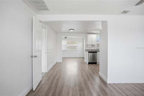 Villa ou maison à louer à Holiday, Floride: 3 chambres, 124.49 m2 № 2150515 - photo 6