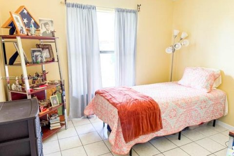 House in Miami, Florida 3 bedrooms, 111.48 sq.m. № 1750444 - photo 25