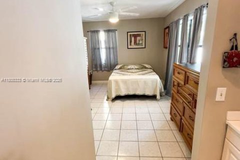House in Miami, Florida 3 bedrooms, 111.48 sq.m. № 1750444 - photo 21