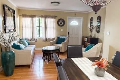 House in Miami, Florida 3 bedrooms, 111.48 sq.m. № 1750444 - photo 8
