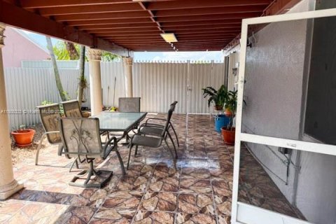 House in Miami, Florida 3 bedrooms, 111.48 sq.m. № 1750444 - photo 29