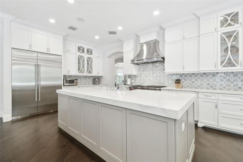 House in Tampa, Florida 5 bedrooms, 517.47 sq.m. № 1656778 - photo 21