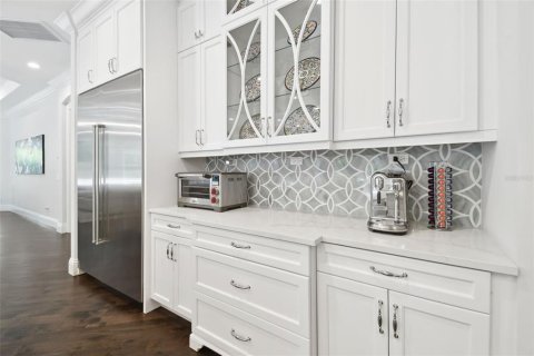House in Tampa, Florida 5 bedrooms, 517.47 sq.m. № 1656778 - photo 16