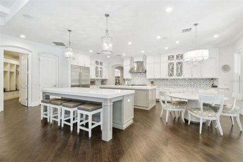 House in Tampa, Florida 5 bedrooms, 517.47 sq.m. № 1656778 - photo 25