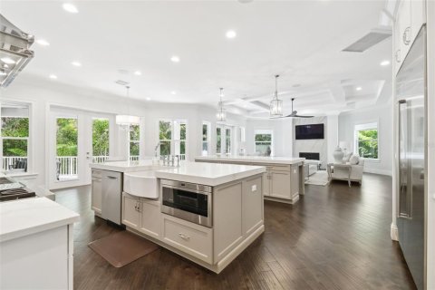 House in Tampa, Florida 5 bedrooms, 517.47 sq.m. № 1656778 - photo 15