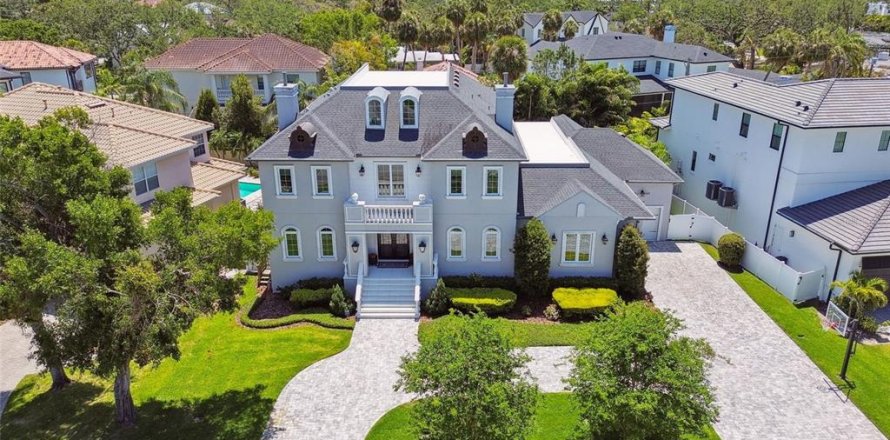 House in Tampa, Florida 5 bedrooms, 517.47 sq.m. № 1656778