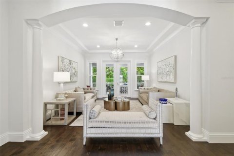House in Tampa, Florida 5 bedrooms, 517.47 sq.m. № 1656778 - photo 8