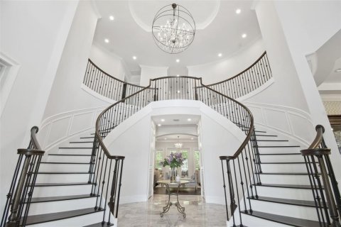 House in Tampa, Florida 5 bedrooms, 517.47 sq.m. № 1656778 - photo 4