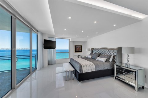 Condominio en venta en Hollywood, Florida, 3 dormitorios, 257.99 m2 № 2412286 - foto 13
