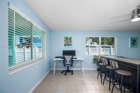 House in Marathon, Florida 3 bedrooms, 142.88 sq.m. № 1762391 - photo 3