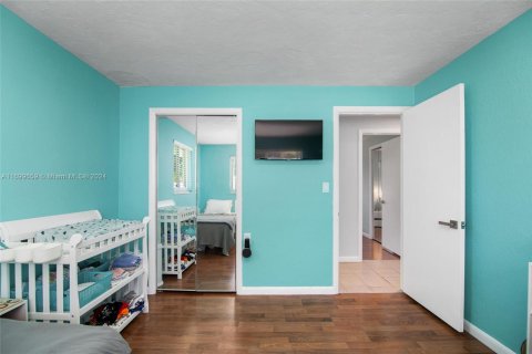 House in Marathon, Florida 3 bedrooms, 142.88 sq.m. № 1762391 - photo 27