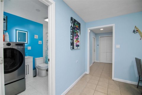 House in Marathon, Florida 3 bedrooms, 142.88 sq.m. № 1762391 - photo 28