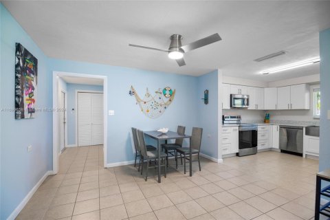 House in Marathon, Florida 3 bedrooms, 142.88 sq.m. № 1762391 - photo 18