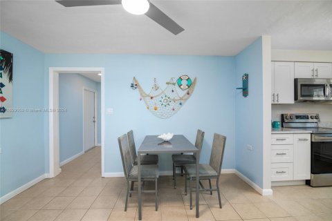 House in Marathon, Florida 3 bedrooms, 142.88 sq.m. № 1762391 - photo 17
