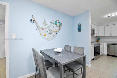 House in Marathon, Florida 3 bedrooms, 142.88 sq.m. № 1762391 - photo 21