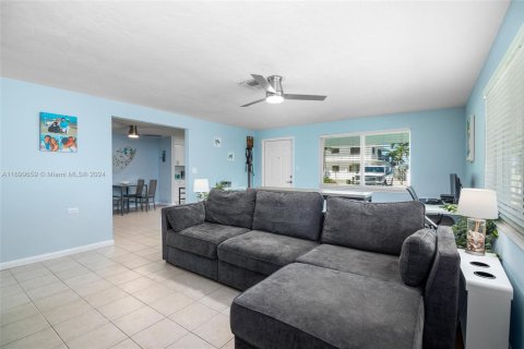 House in Marathon, Florida 3 bedrooms, 142.88 sq.m. № 1762391 - photo 6