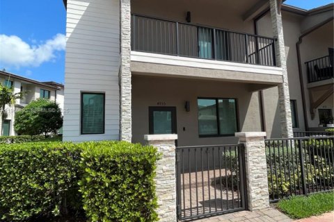 Townhouse in Doral, Florida 3 bedrooms, 149.02 sq.m. № 2023639