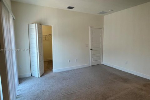 Townhouse in Doral, Florida 3 bedrooms, 149.02 sq.m. № 2023639 - photo 13