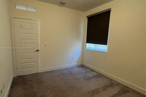 Townhouse in Doral, Florida 3 bedrooms, 149.02 sq.m. № 2023639 - photo 15