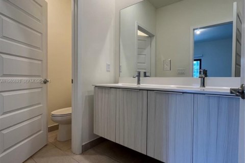Townhouse in Doral, Florida 3 bedrooms, 149.02 sq.m. № 2023639 - photo 20