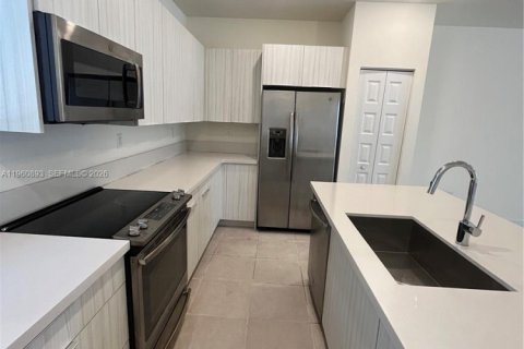 Townhouse in Doral, Florida 3 bedrooms, 149.02 sq.m. № 2023639 - photo 5