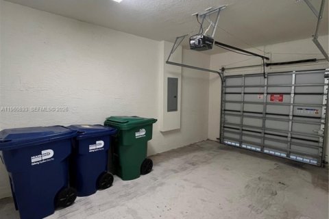 Townhouse in Doral, Florida 3 bedrooms, 149.02 sq.m. № 2023639 - photo 8