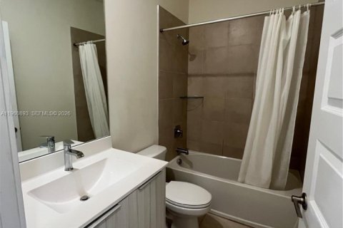 Townhouse in Doral, Florida 3 bedrooms, 149.02 sq.m. № 2023639 - photo 18