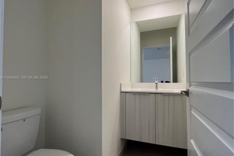 Townhouse in Doral, Florida 3 bedrooms, 149.02 sq.m. № 2023639 - photo 7