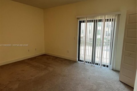 Townhouse in Doral, Florida 3 bedrooms, 149.02 sq.m. № 2023639 - photo 12