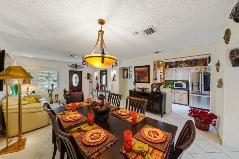 Casa en venta en Miami, Florida, 3 dormitorios, 162.76 m2 № 1999727 - foto 6