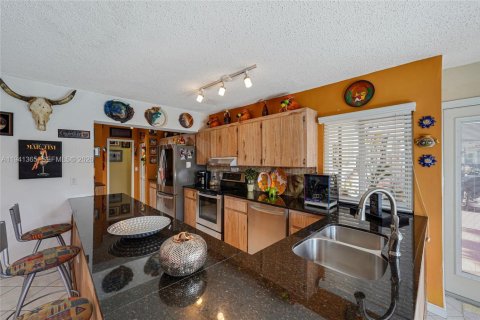 Casa en venta en Miami, Florida, 3 dormitorios, 162.76 m2 № 1999727 - foto 11