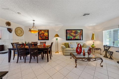 Casa en venta en Miami, Florida, 3 dormitorios, 162.76 m2 № 1999727 - foto 4