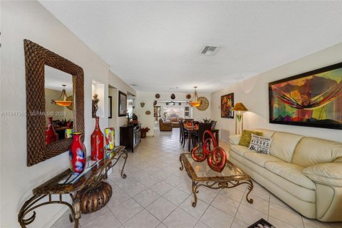 Casa en venta en Miami, Florida, 3 dormitorios, 162.76 m2 № 1999727 - foto 5