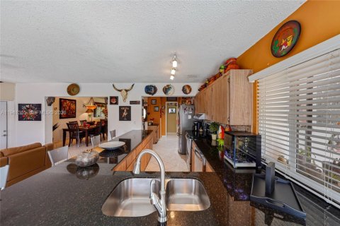 Casa en venta en Miami, Florida, 3 dormitorios, 162.76 m2 № 1999727 - foto 7